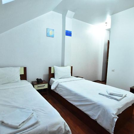 Hotel Euphoria Craiova Buitenkant foto