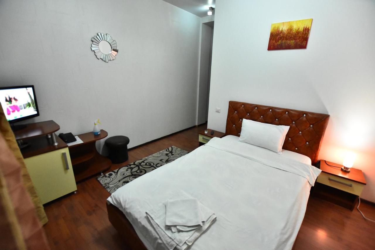 Hotel Euphoria Craiova Buitenkant foto