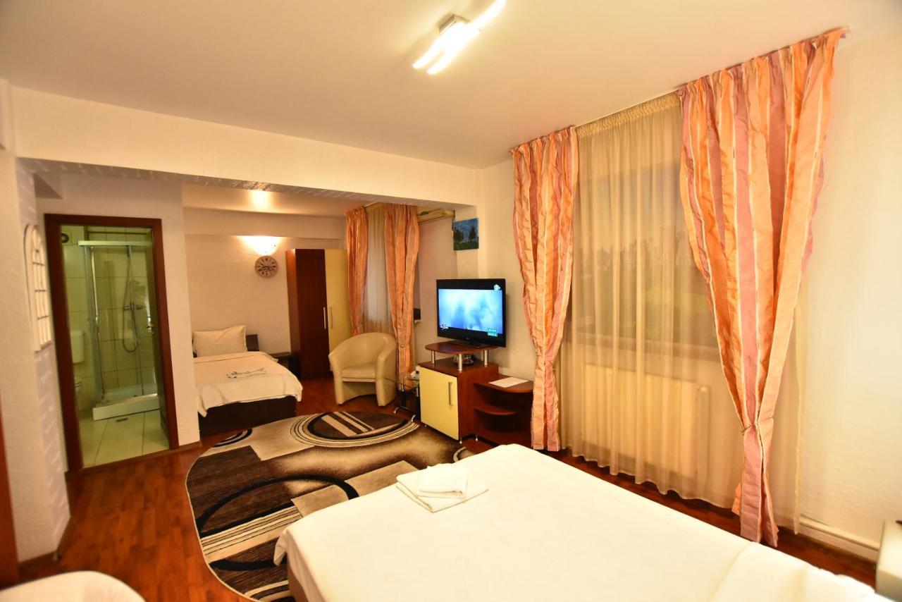 Hotel Euphoria Craiova Buitenkant foto
