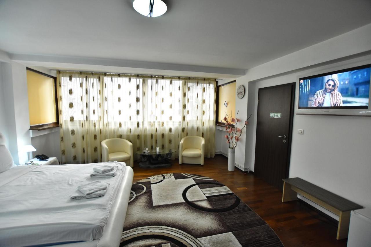 Hotel Euphoria Craiova Buitenkant foto