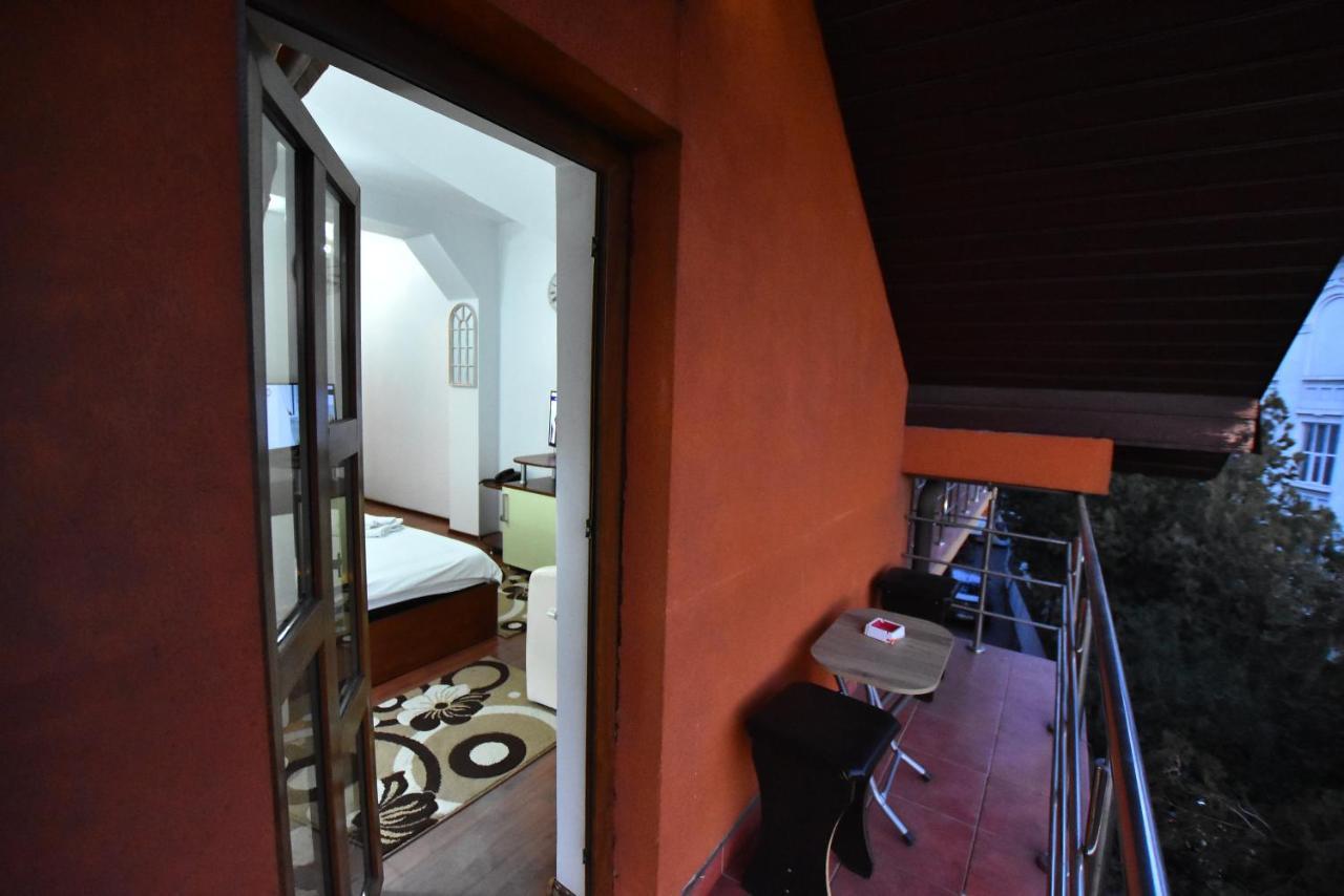 Hotel Euphoria Craiova Buitenkant foto