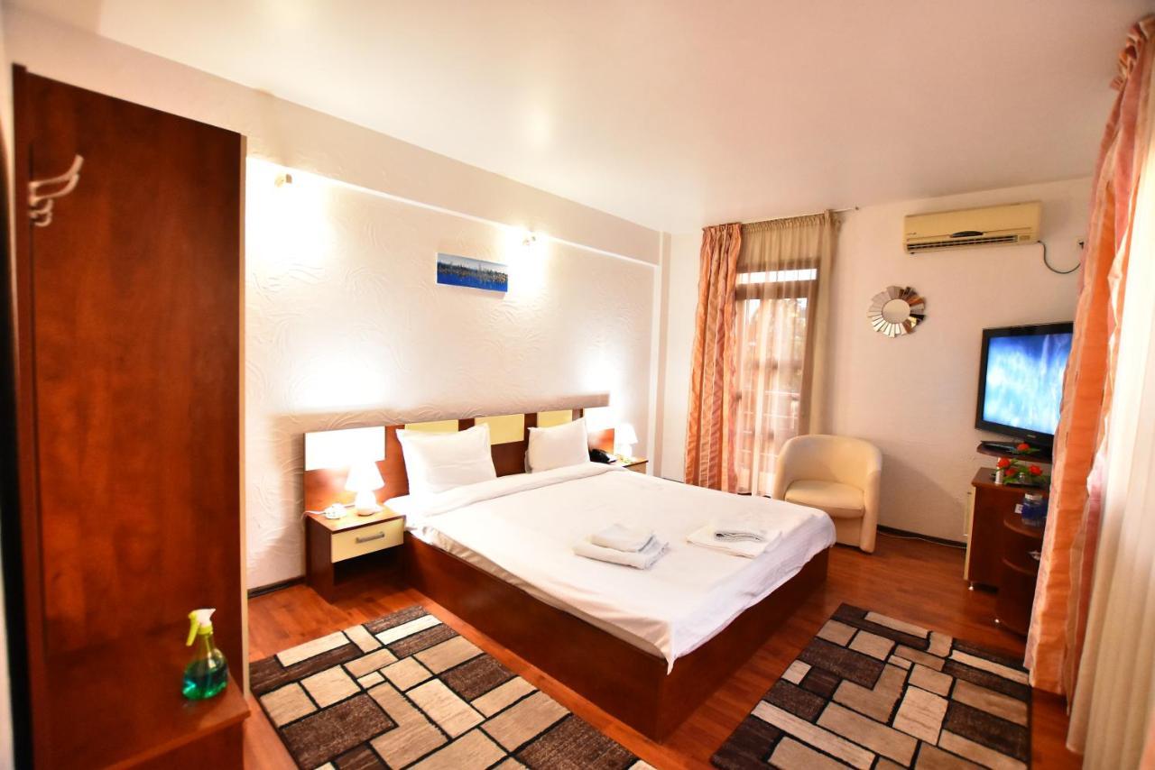 Hotel Euphoria Craiova Buitenkant foto