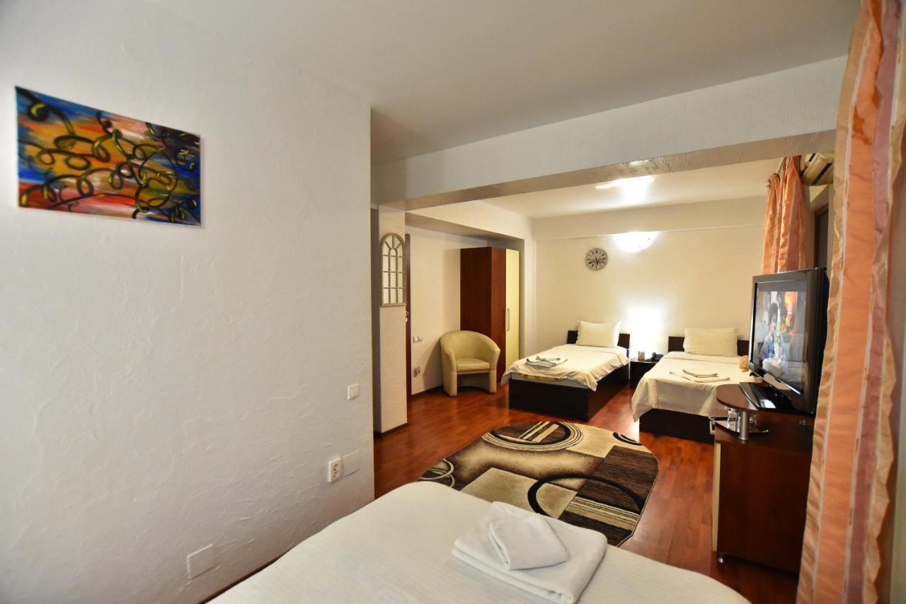 Hotel Euphoria Craiova Buitenkant foto