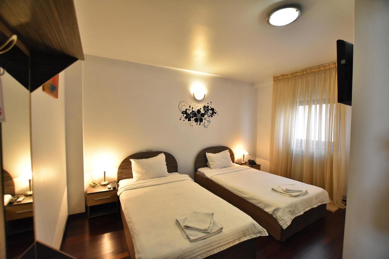Hotel Euphoria Craiova Buitenkant foto