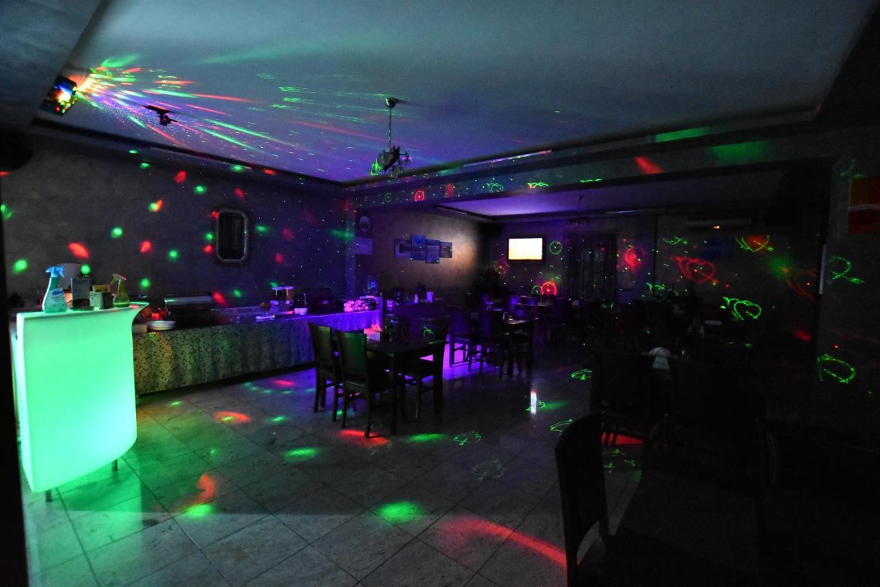 Hotel Euphoria Craiova Buitenkant foto