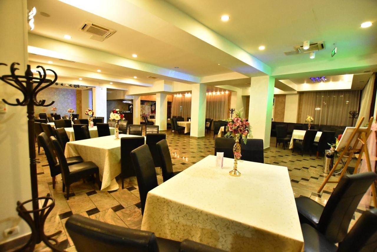 Hotel Euphoria Craiova Buitenkant foto