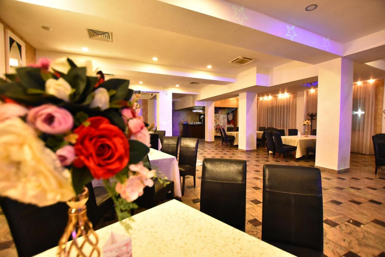 Hotel Euphoria Craiova Buitenkant foto