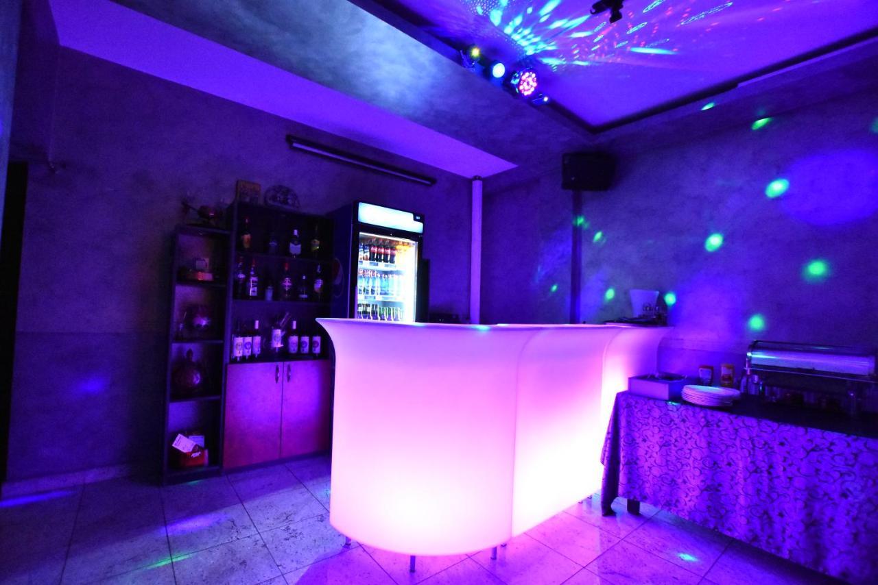 Hotel Euphoria Craiova Buitenkant foto