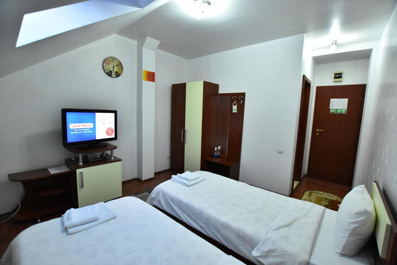 Hotel Euphoria Craiova Buitenkant foto