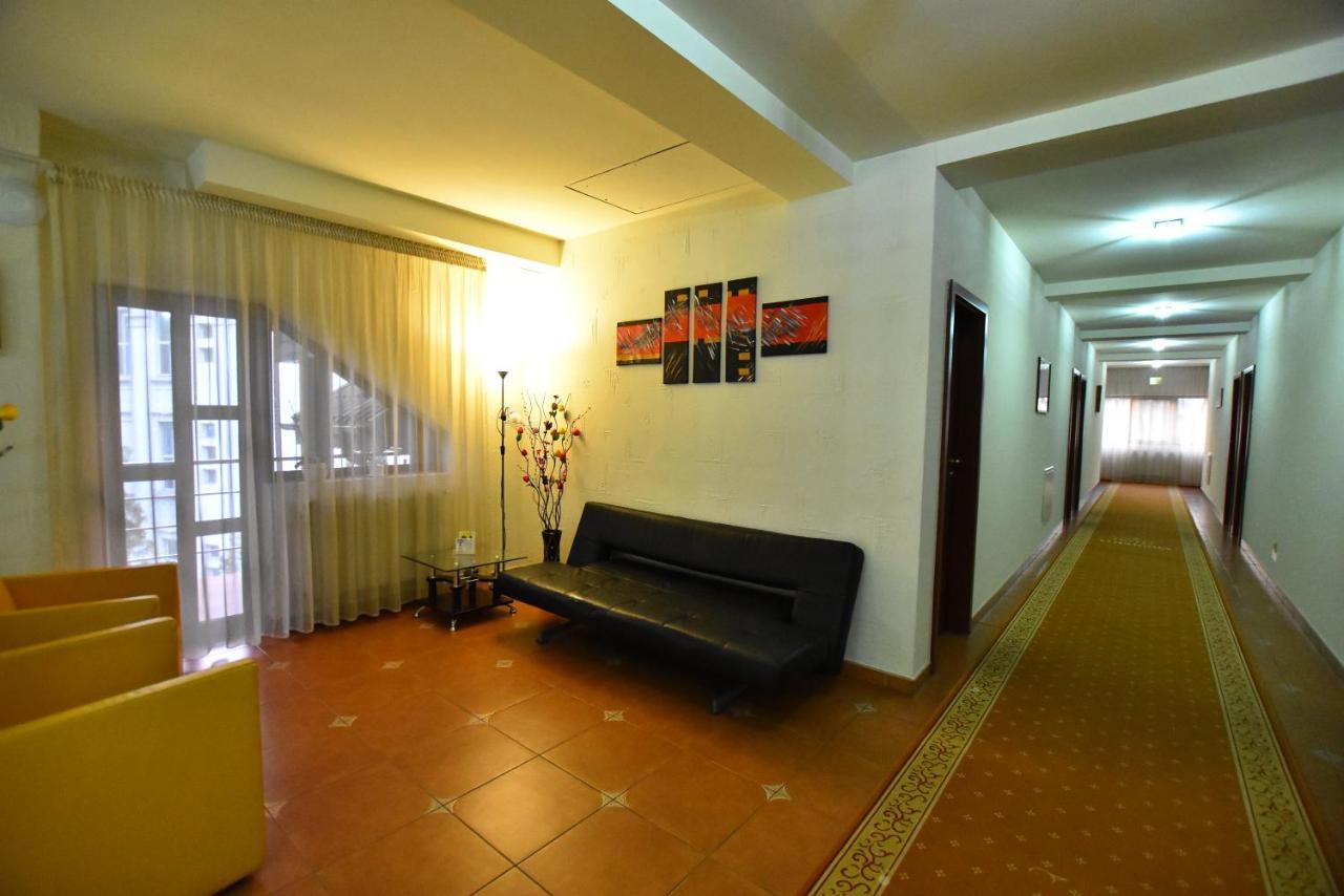 Hotel Euphoria Craiova Buitenkant foto
