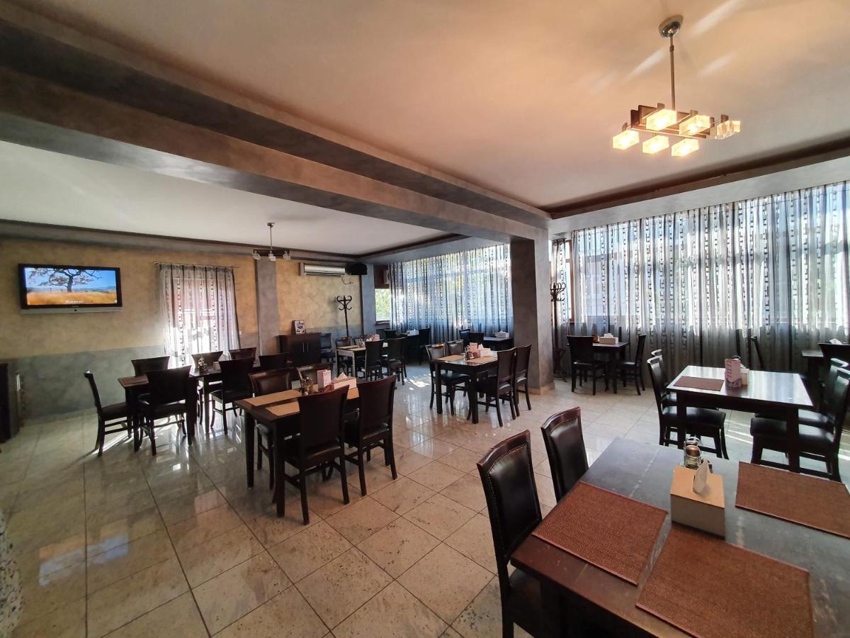Hotel Euphoria Craiova Buitenkant foto