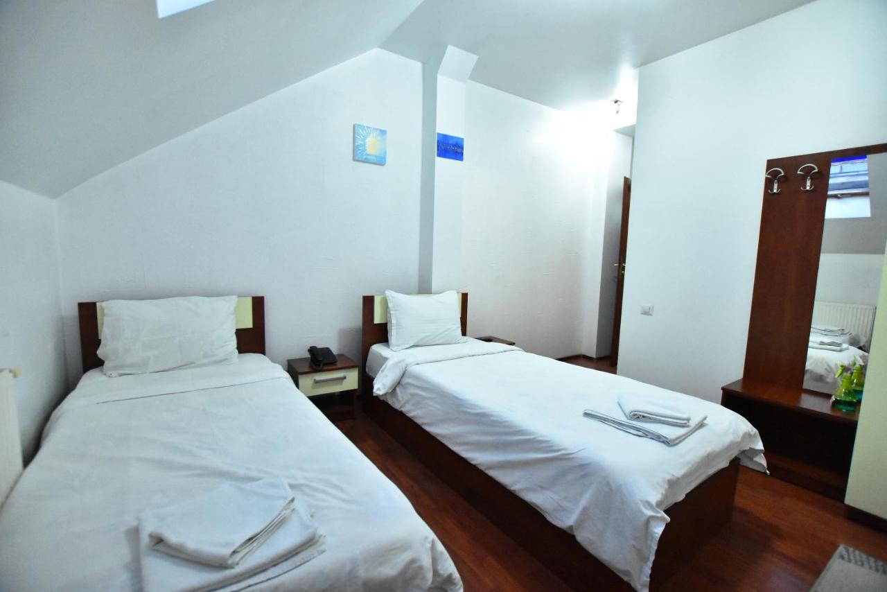 Hotel Euphoria Craiova Buitenkant foto
