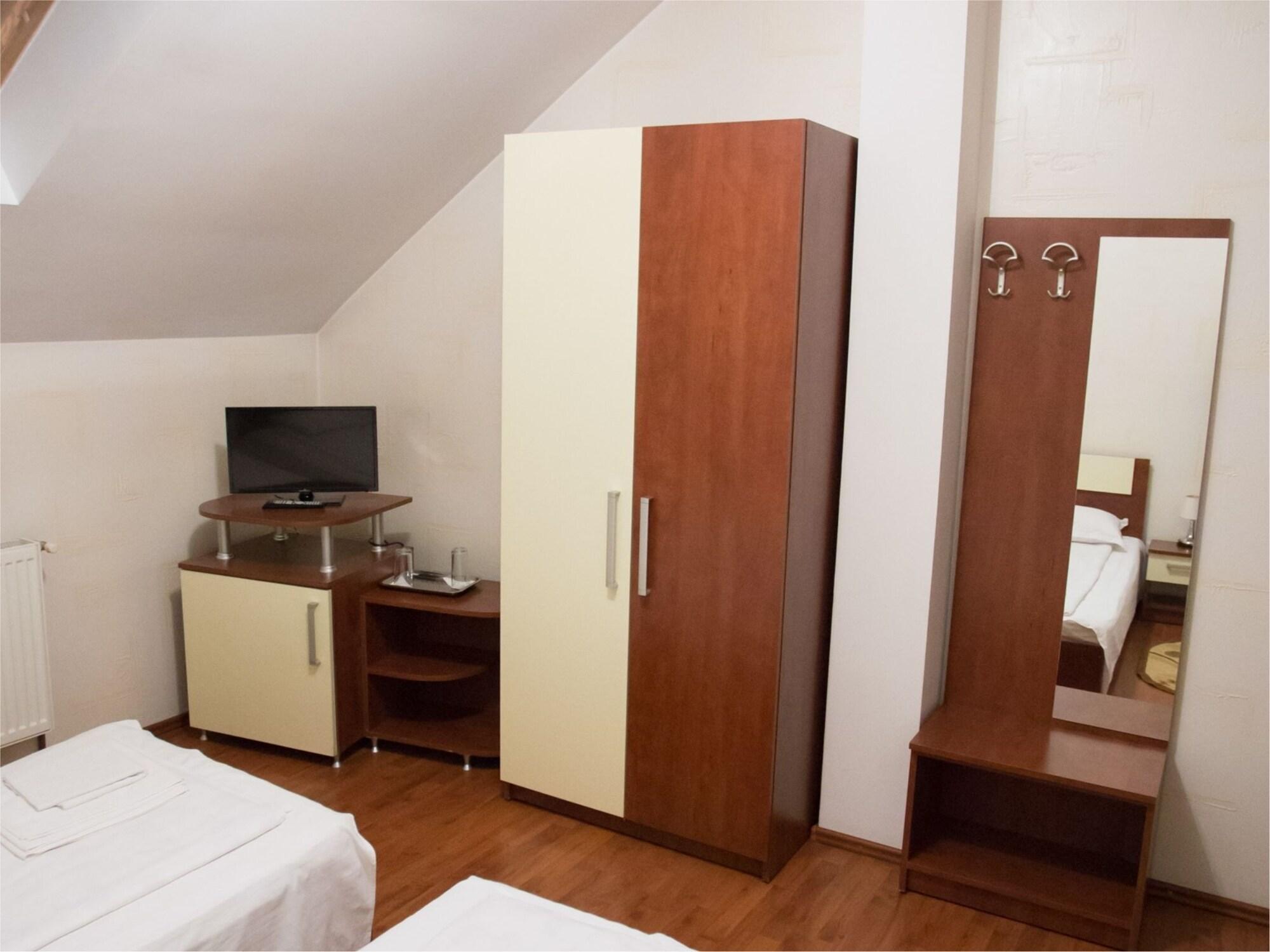 Hotel Euphoria Craiova Buitenkant foto