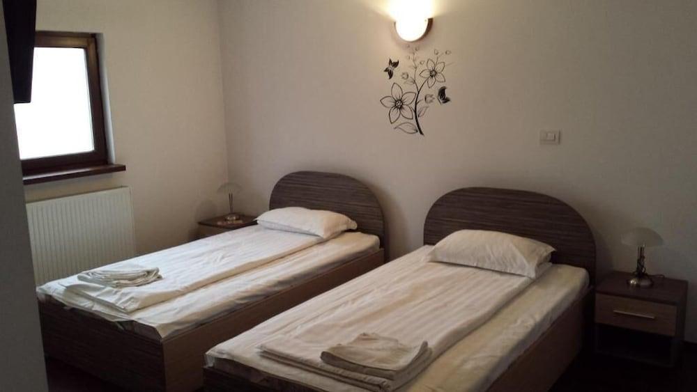 Hotel Euphoria Craiova Buitenkant foto