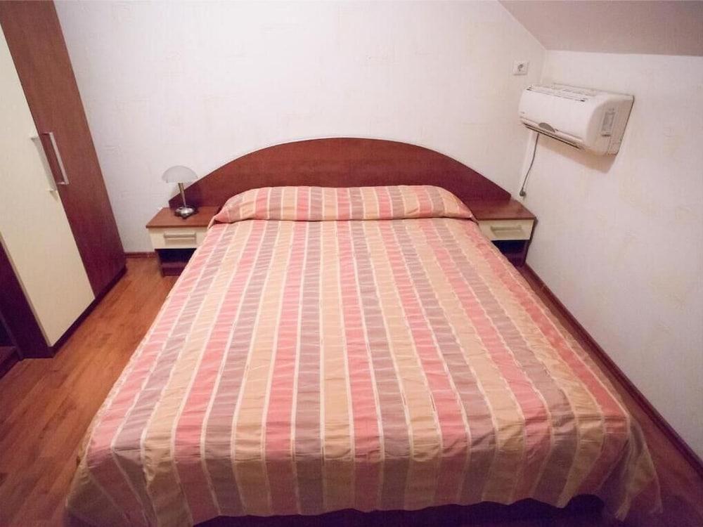 Hotel Euphoria Craiova Buitenkant foto