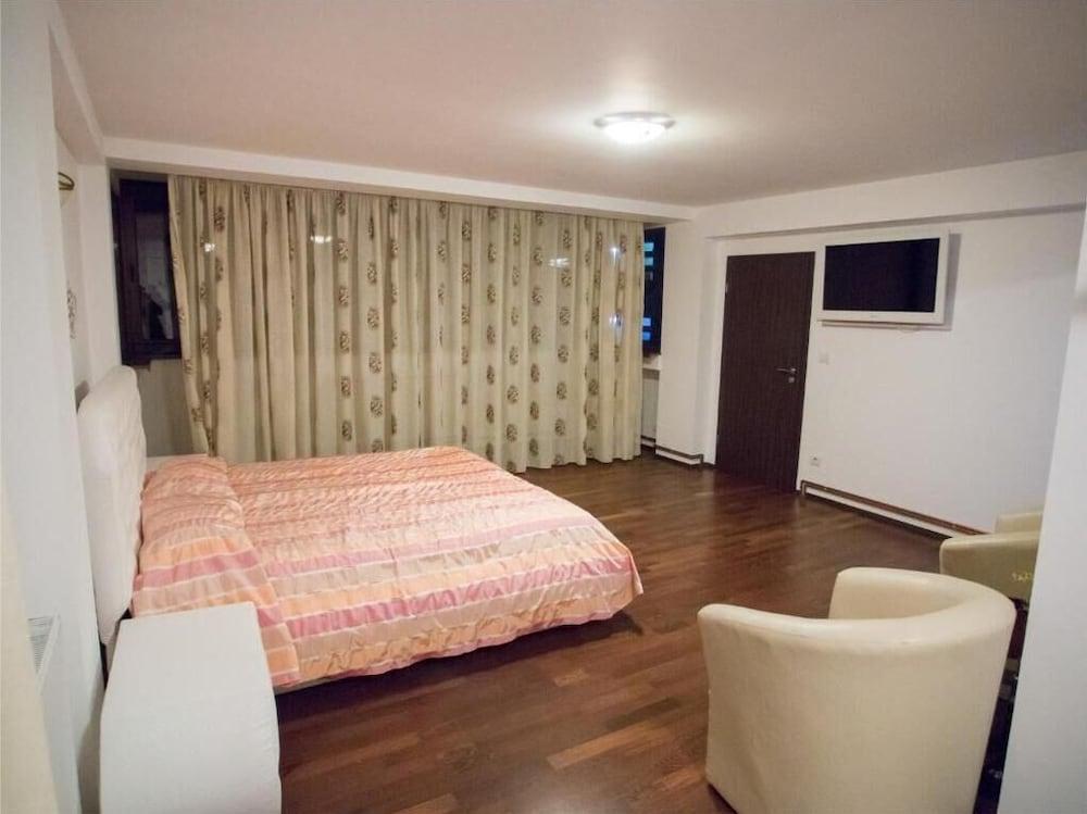 Hotel Euphoria Craiova Buitenkant foto